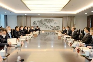 东方电气集团董事长俞培根率队访问中国华电